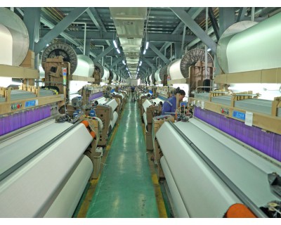 Customer use of upper and lower double beam air jet loom
